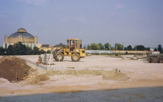 Erdarbeiten im Bauvorhaben Parkplatz Rudolf-Bergander-Ring in Dresden während der Bauphase 1994