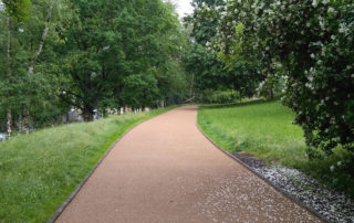 Sanierter Weg aus Wassergebundener Wegedecke im Beutlerpark in Dresden, Ausführung 2016